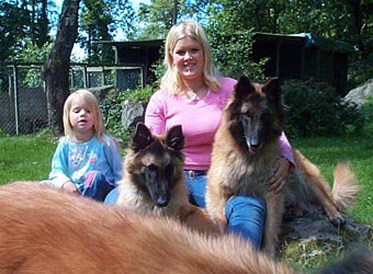 Kamilla, Linda, Irack(in the middle) and Djinga(t.left)